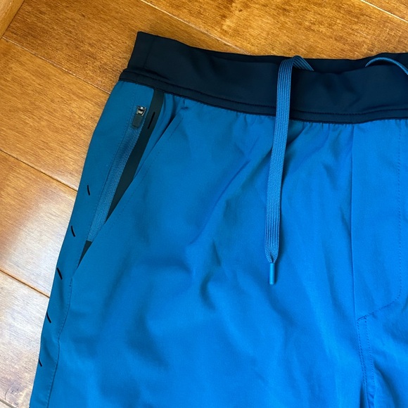 COPY - NWOT Ten Thousand Nautical Blue Interval Short (With Liner) 9" Size Medi… - Picture 2 of 5